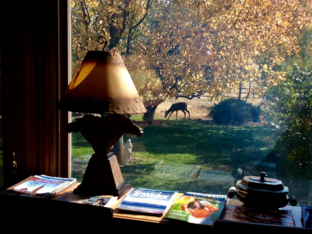 Yellowstone Cattle Baron Ensuite, Private Entrance & Parking - Prairie Rose B&B Шайен Стая снимка