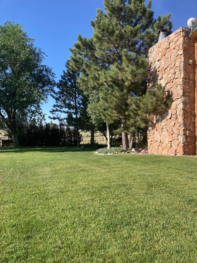 Yellowstone Cattle Baron Ensuite, Private Entrance & Parking - Prairie Rose B&B Шайен Екстериор снимка